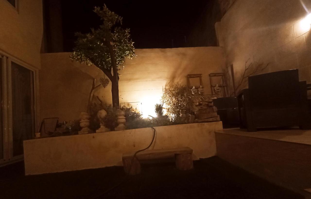 Dhara Guest House Malta Paola Exterior foto